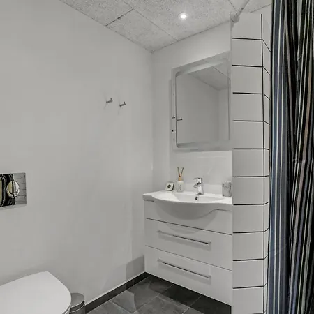 5 Bedroom Amazing In Feriehus Løgstrup
