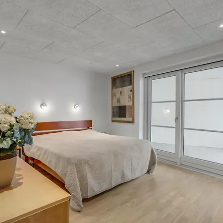 5 Bedroom Amazing In *