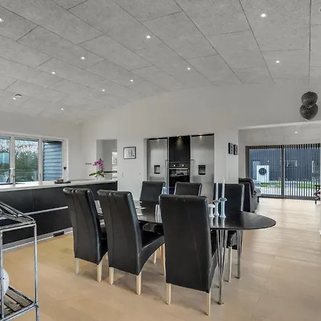 5 Bedroom Amazing In *