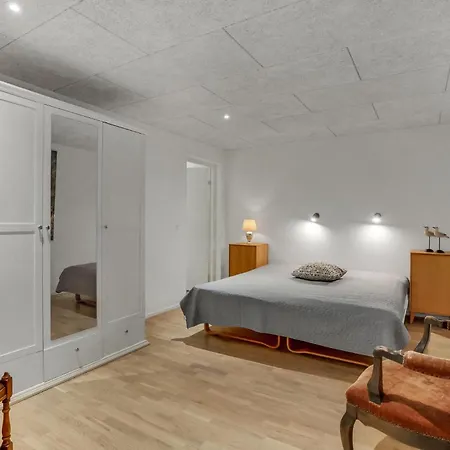 5 Bedroom Amazing In Feriehus Løgstrup