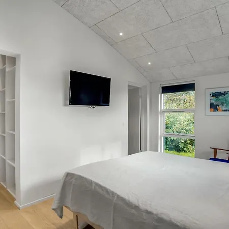 5 Bedroom Amazing In Løgstrup