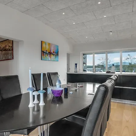 5 Bedroom Amazing In Løgstrup