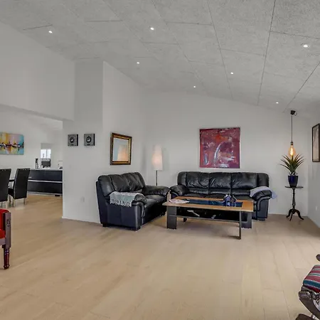 5 Bedroom Amazing In *