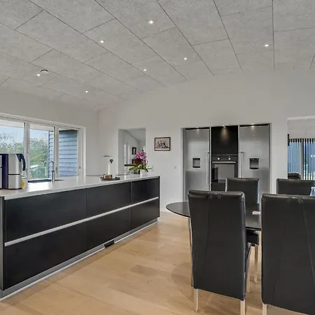 Feriehus 5 Bedroom Amazing In